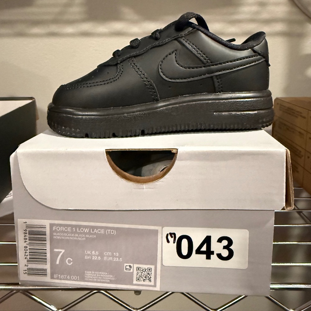 Nike Force 1 Low * Brand New *
